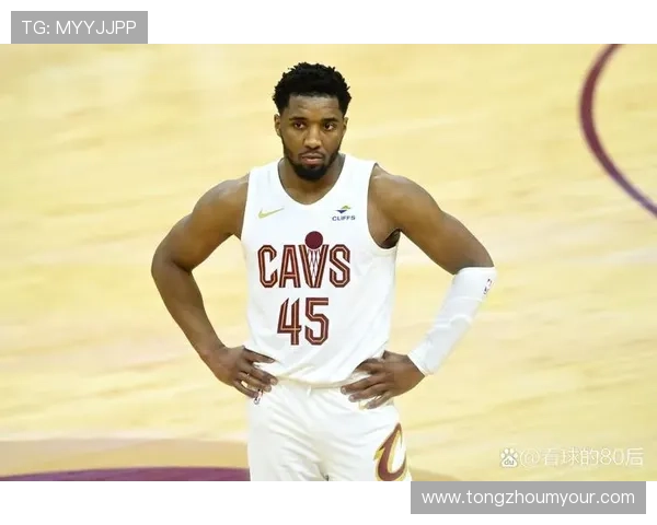 迪林厄姆谈季前赛目标强调降低失误提升助攻率及命中率 迪林厄姆谈季前赛目标强调降低失误提升助攻率及命中率